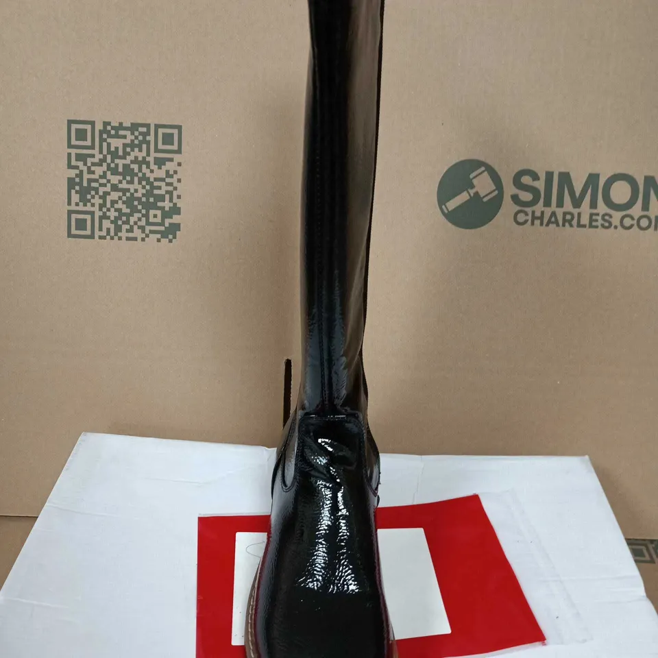 BOXED PAIR OF SHOES BY EMMA BLACK LISA CRINKLE PATENT PU HIGH BOOT - UK SIZE 7