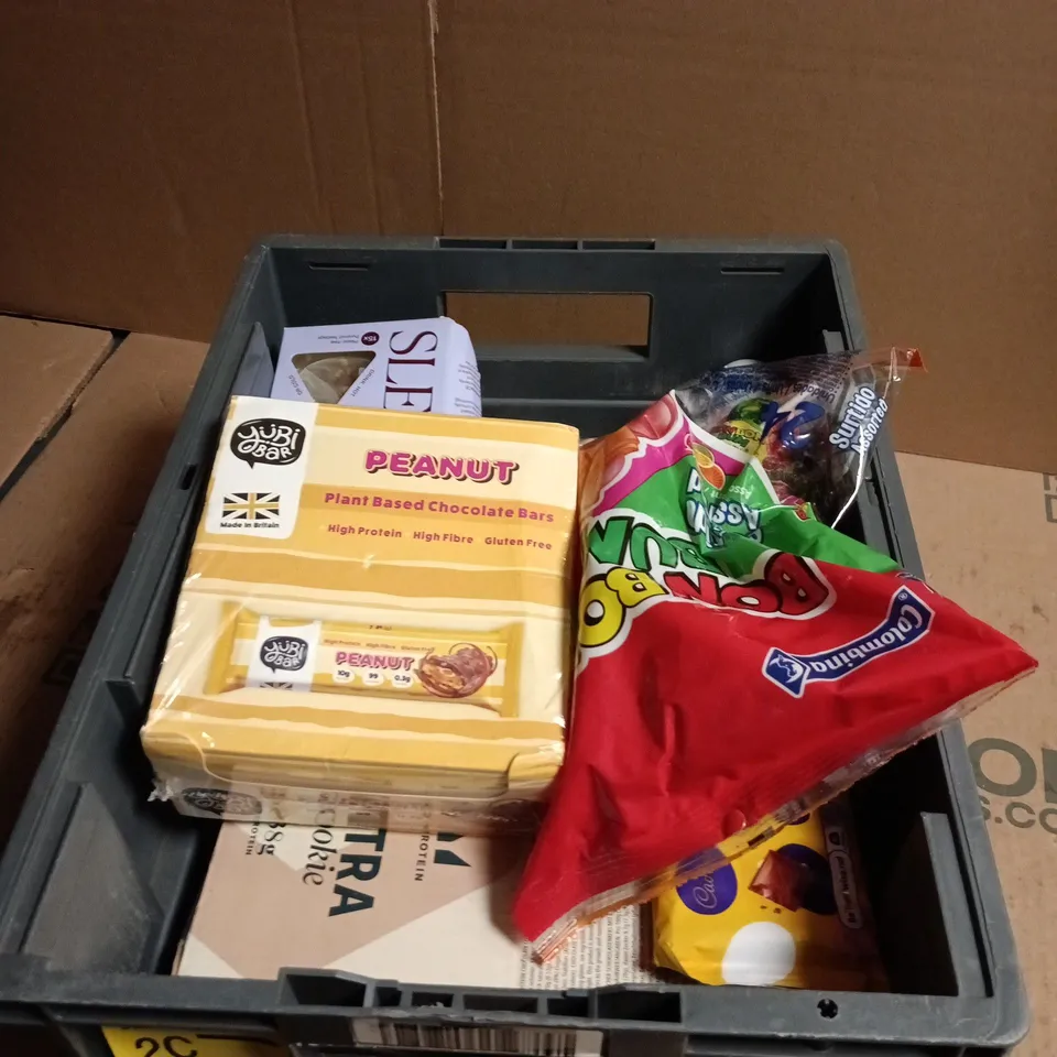 APPROXIMATELY 7 ASSORTED FOOD ITEMS INCLUDING MINI EGGS CHOCOLATE BAR AND CHOCOLATE PEANUT BAR