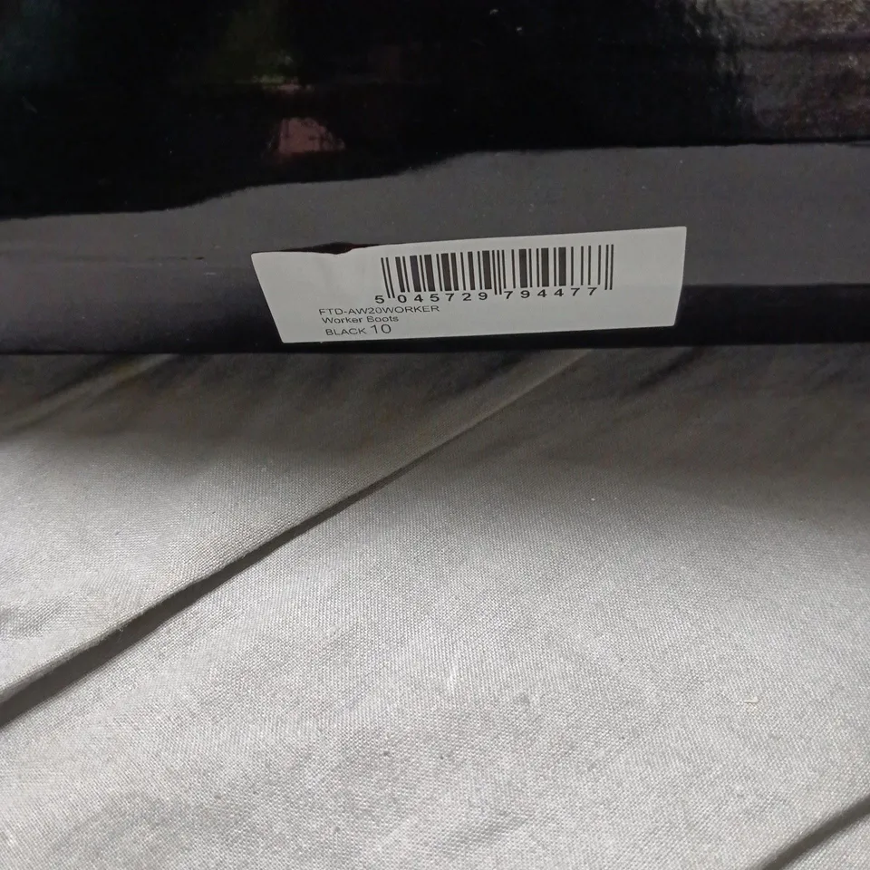 BLACK WORK BOOTS, UK SIZE 10 – WORKER BOOTS (BOXED)