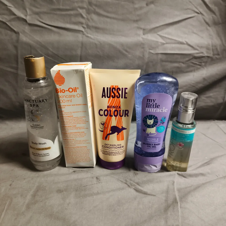 APPROXIMATELY 20 HEALTH AND BEAUTY PRODUCTS TO INCLUDE AUSSIE BRONZE COLOUR CONDITIONER, BIO OIL AND ST TROPEZ SELF TAN SPRAY