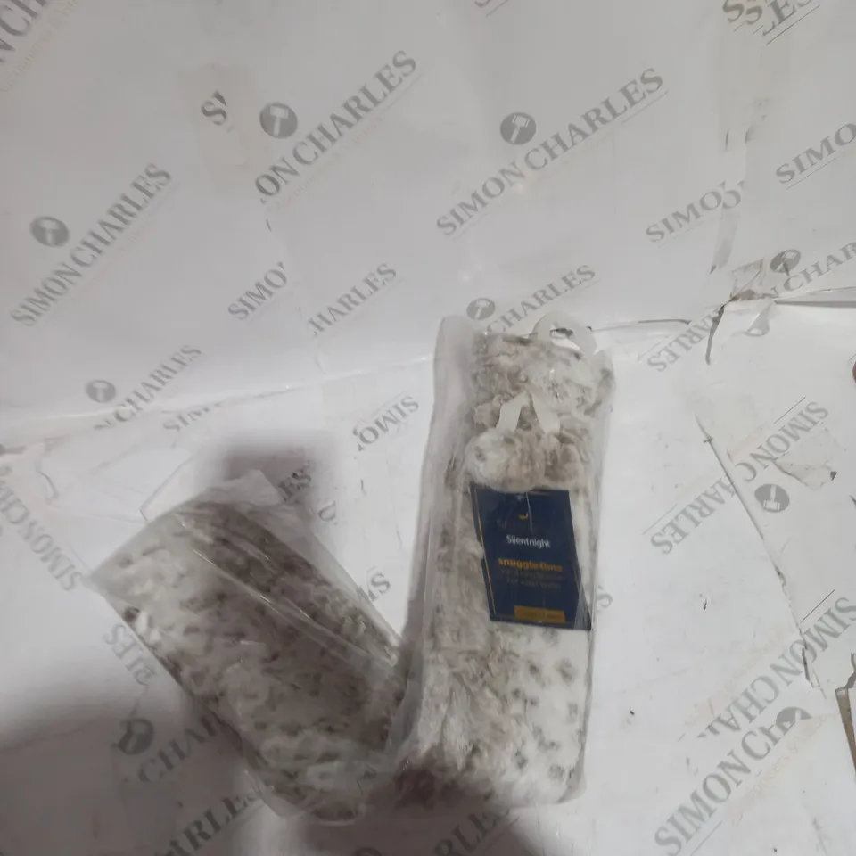 BOX OF ASSORTED HOUSEHOLD ITEMS TO INCLUDE PILLOWS, BLANKETS, HOT WATER BOTTLES ETC 