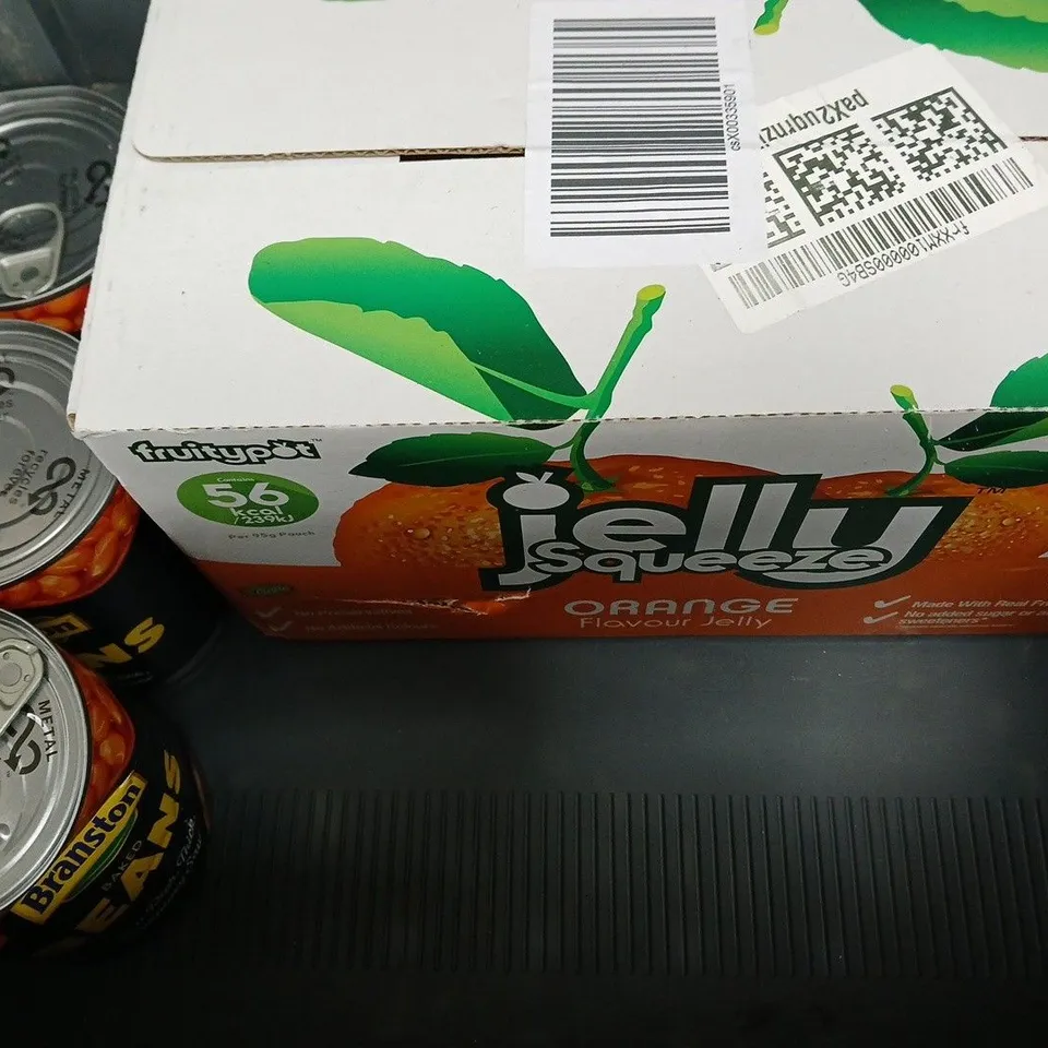 APPROXIMATELY 6 ASSORTED FOOD AND DRINK ITEMS TO INCLUDE BEANS, SLIMFAST, LUCOZADE, ETC