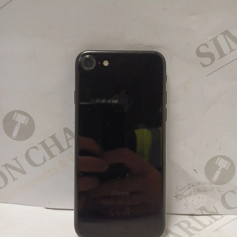 APPLE IPHONE 7 IN BLACK