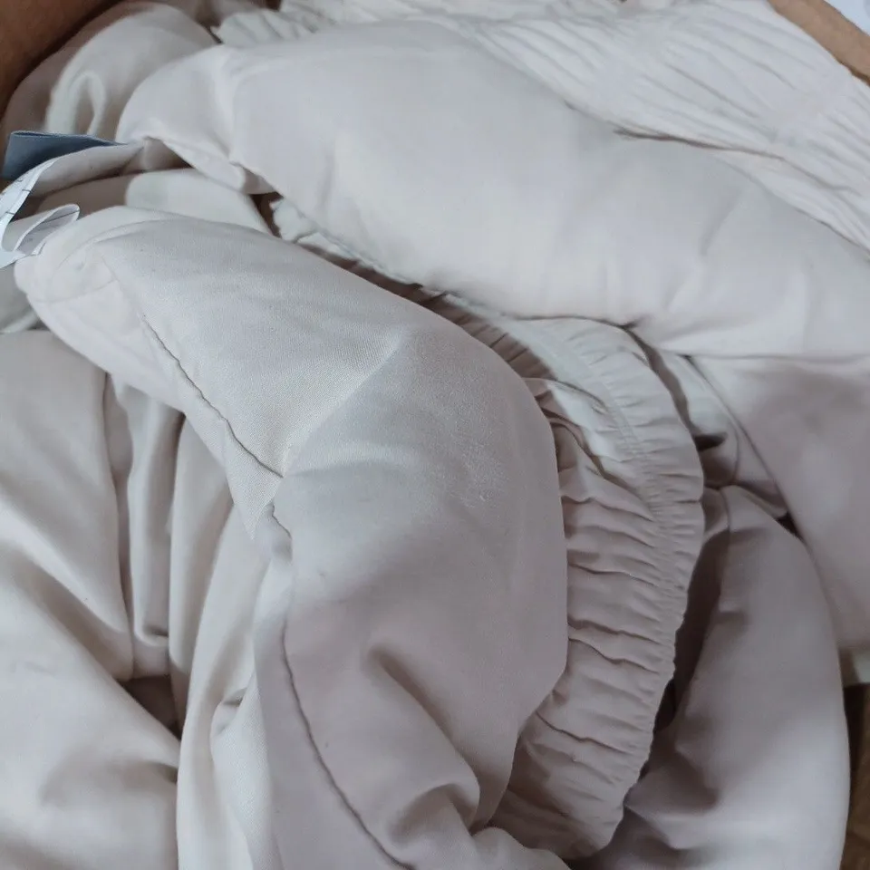 MARTEX SILVERBAC 10.5 TOG DUVET KING
