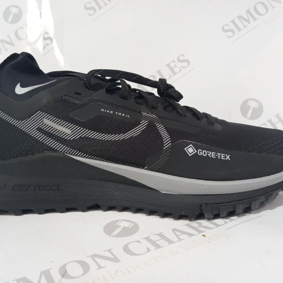 BOXED PAIR OF NIKE REACT TRAIL TRAINERS IN BLACK UK SIZE 8