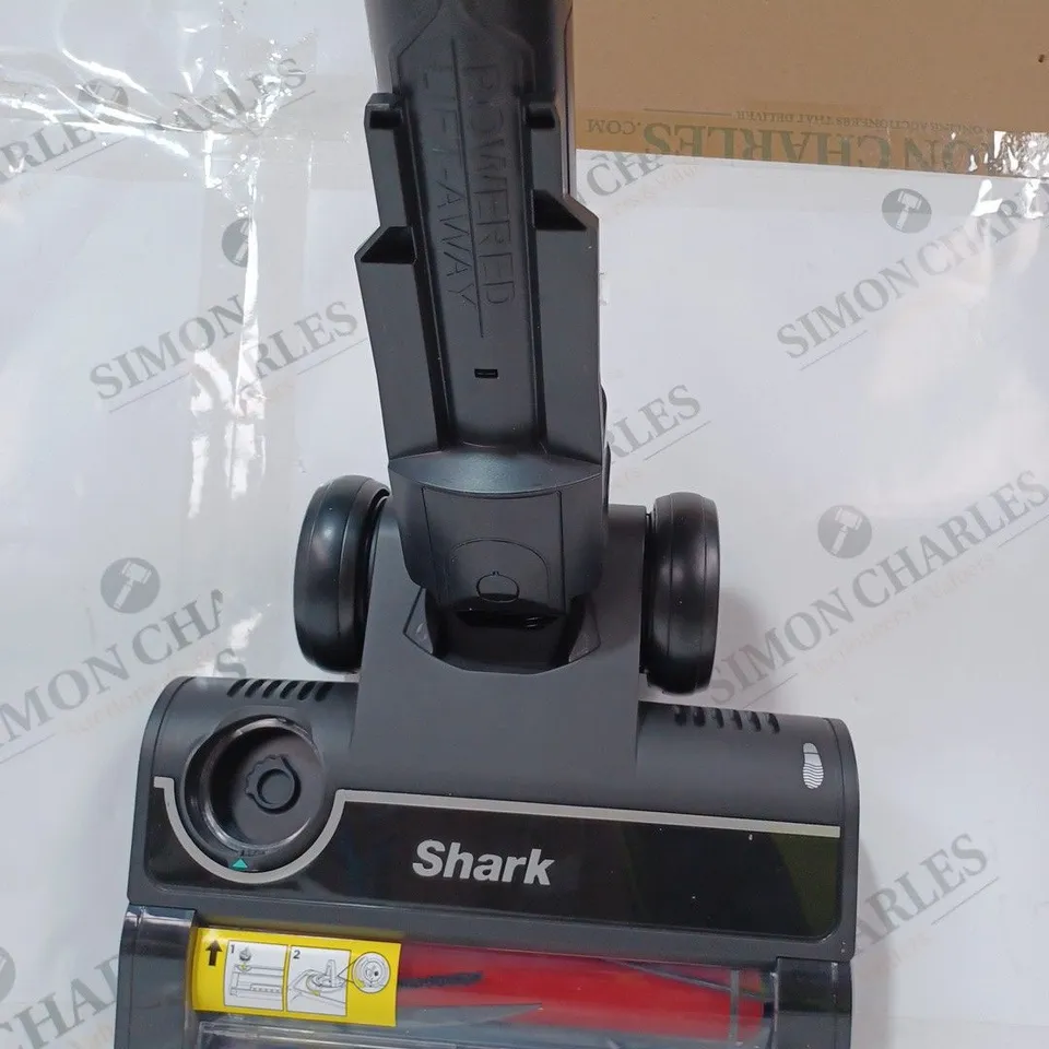SHARK STRATOS UPRIGHT VACUUM CLEANER WITH PET-TOOL & CAR KIT NZ860UK - COLLECTION ONLY