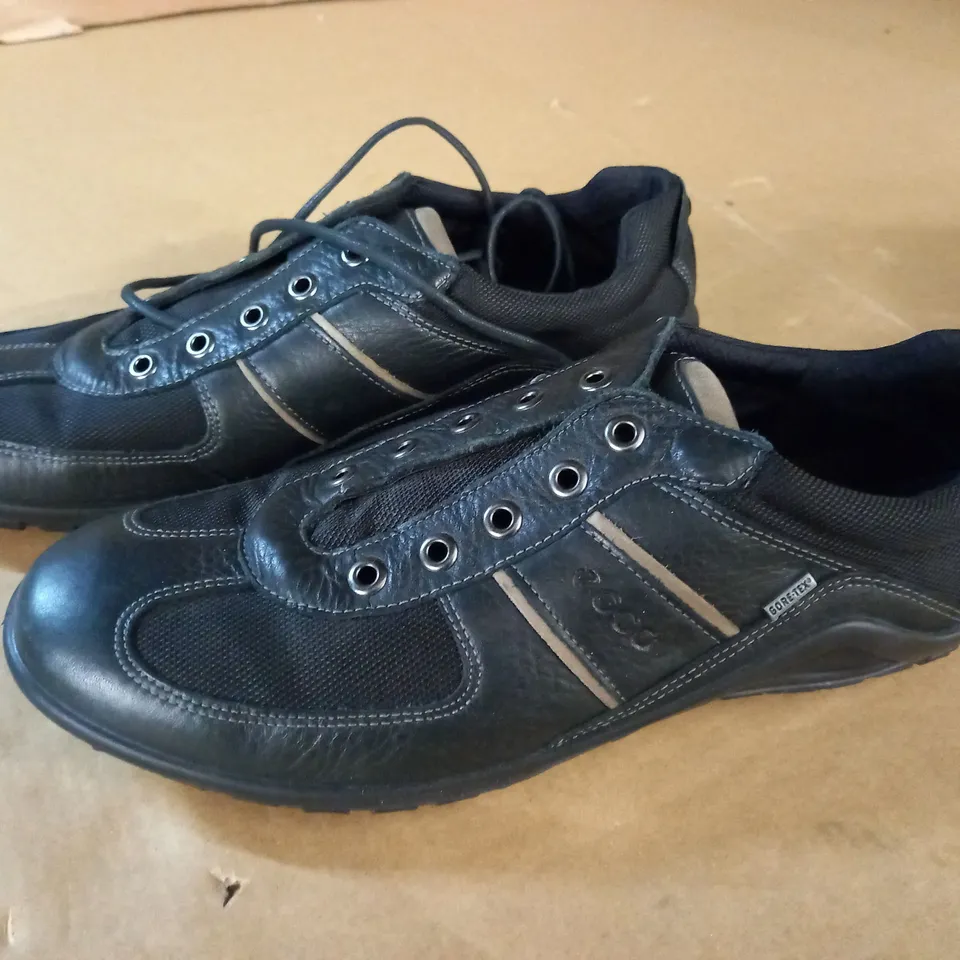 PAIR OF ECCO BLACK TRAINERS - 41