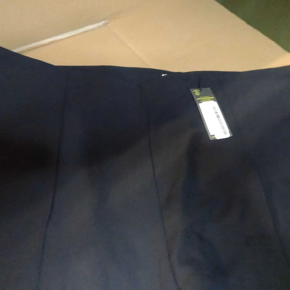 WAREHOUSE BLACK CURVE PINTUCK WIDE CROP TROUSERS - SIZE 20