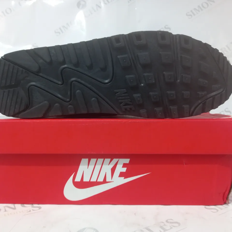 BOXED PAIR OF NIKE AIR MAX 90 SHOES IN BLACK UK SIZE 10