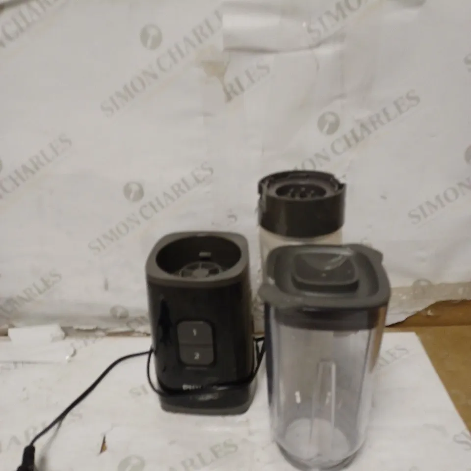 PHILIPS MINI BLENDER AND SMOOTHIE MAKER