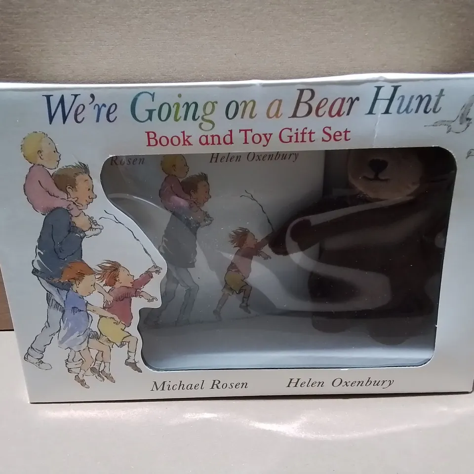 LOT OF 8 BRAND NEW GOING ON A BEAR HUNT BOOK AND TOY GIFT SETS