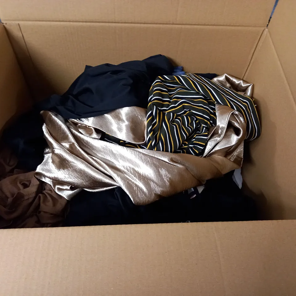 LARGE QUANTITY OF ASSORTED CLOTHING ITEMS TO INCLUDE ANNE WEYBURN, ZARA AND BOOHOO