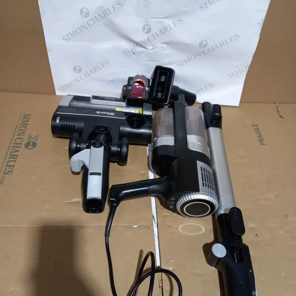 SHARK STRATOS ANTI HAIR WRAP PET PRO VACUUM CLEANER