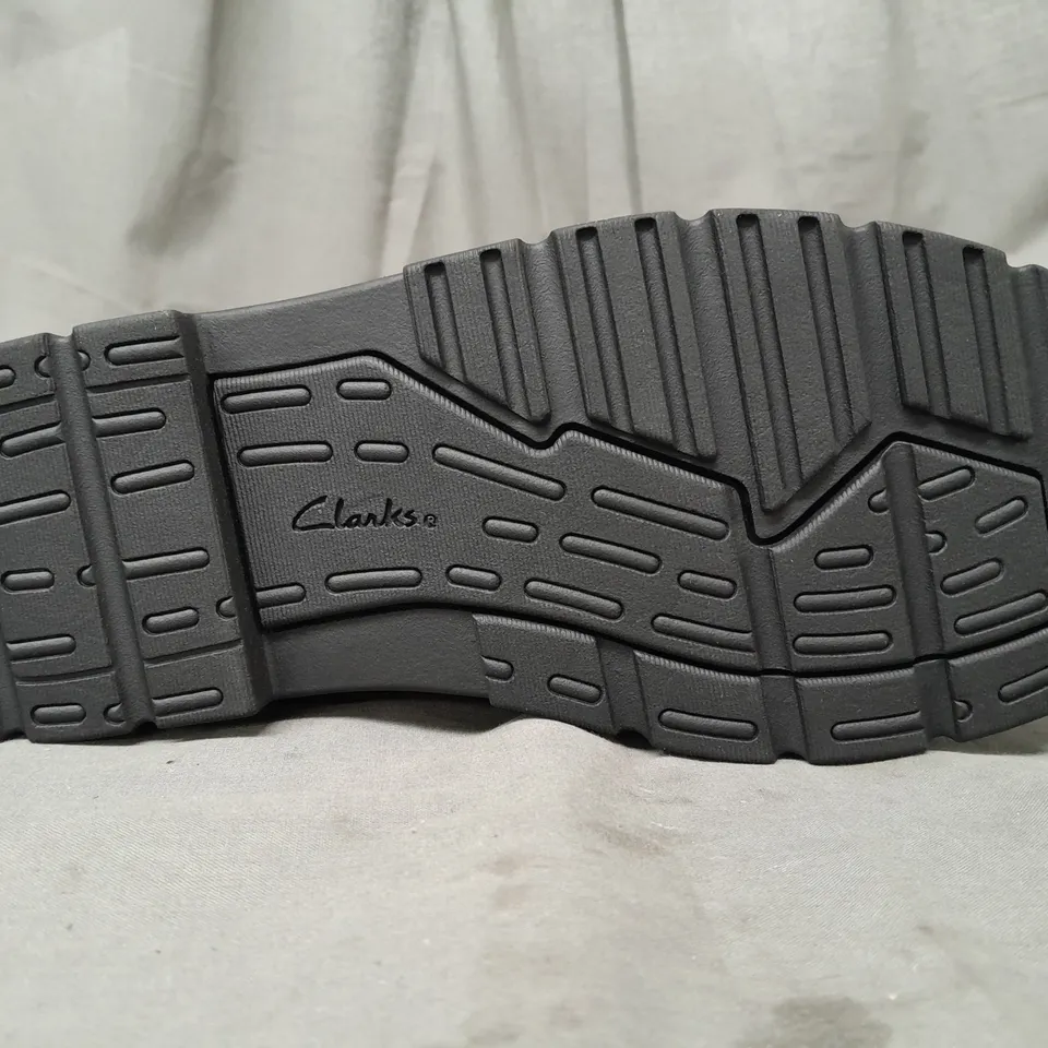 BOXED PAIR OF CLARKS SHOES IN BLACK UK SIZE 7