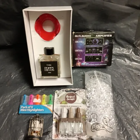 APPROXIMATELY 20 ASSORTED HOUSEHOLD ITEMS TO INCLUDE HIFI AMPLIFIER, HIGHLIGHTERS, DECORATIVE CRYSTALS ETC 