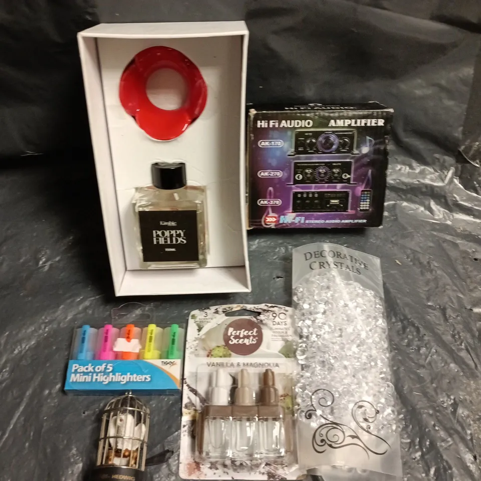 APPROXIMATELY 20 ASSORTED HOUSEHOLD ITEMS TO INCLUDE HIFI AMPLIFIER, HIGHLIGHTERS, DECORATIVE CRYSTALS ETC 