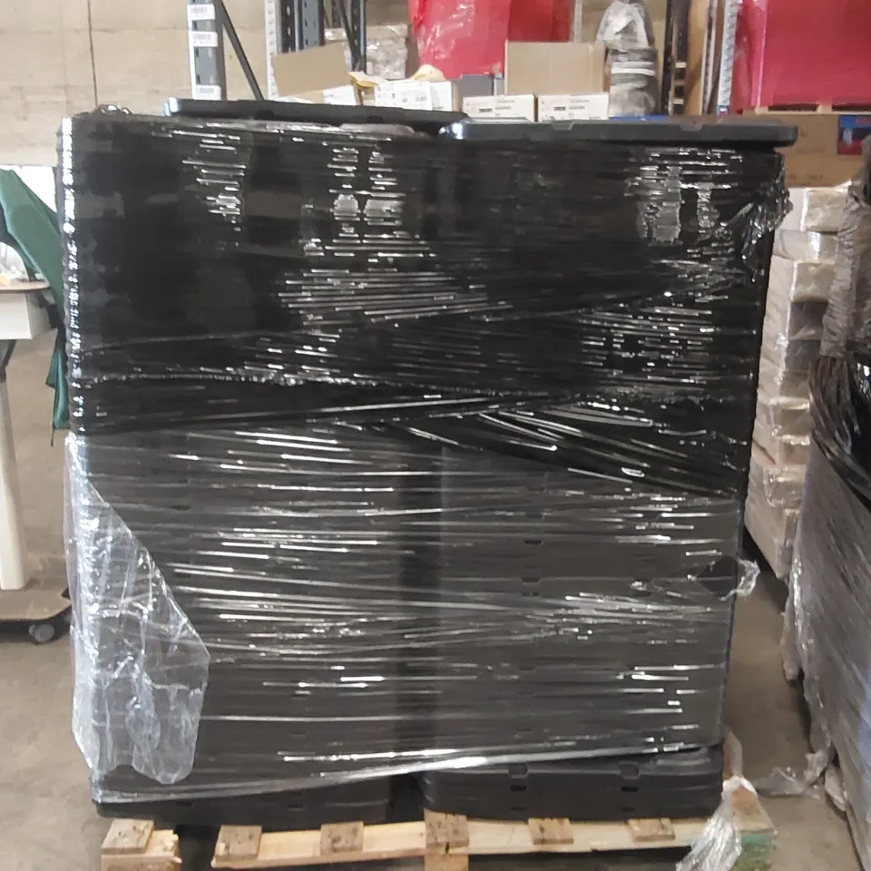 PALLET CONTAINING A VERY LARGE QUANTITY OF PLASTIC CONTAINER LIDS