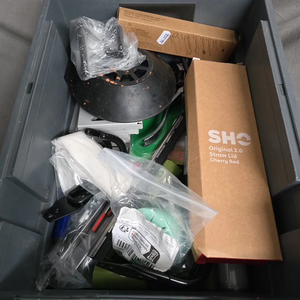 APPROXIMATELY 25 ITEMS OF ASSORTED WORKSHOP TOOLS & HARDWARE  (STANLEY ROLLER SET, CUT-OFF DISCS).