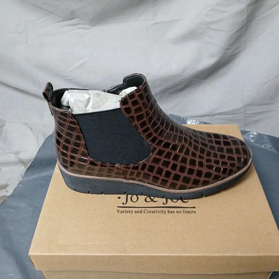 JO AND JOE WALNUT DARK BROWN BOOTS SIZE 7 BOXED