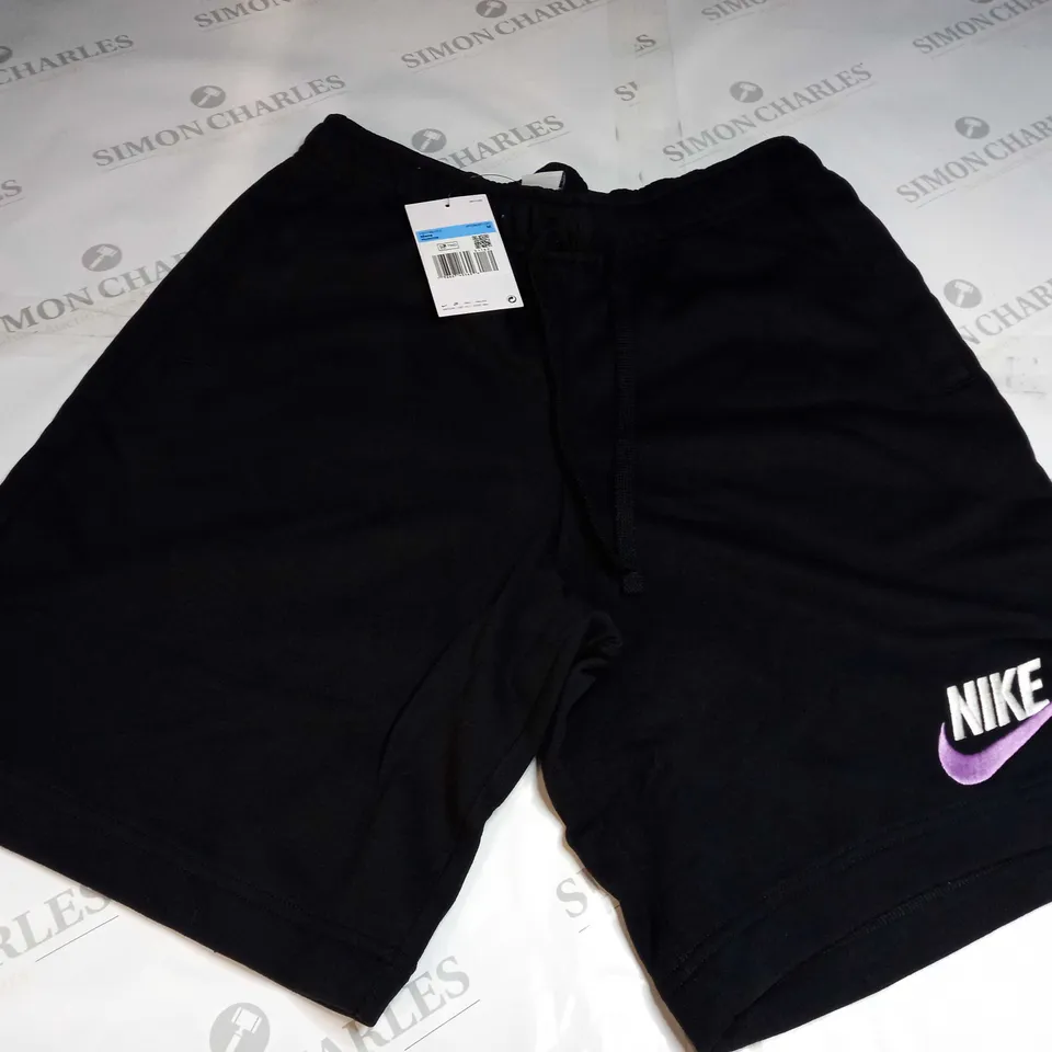 NIKE STANDARD FIT AT KNEE LENGTH TRACKSUIT SHORTS IN BLACK - MEDIUM