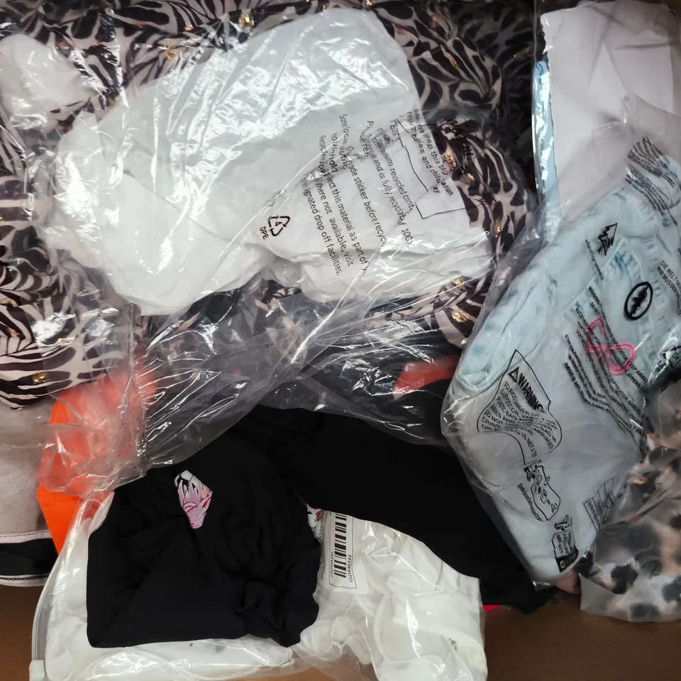 APPROXIMATELY 20 ASSORTED CLOTHING AND FASHION PRODUCTS IN VARIOUS STYLES AND SIZES - COLLECTION ONLY