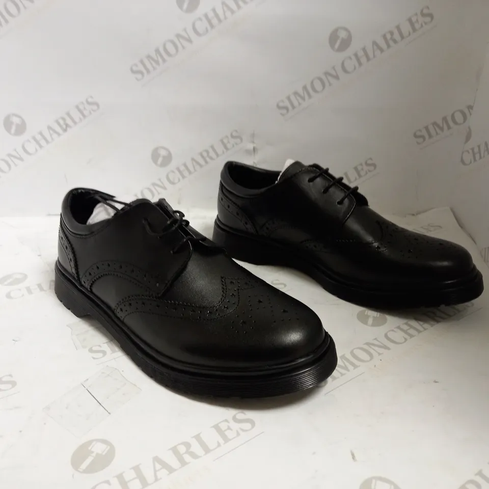 FLUID BLACK SUIT SHOES SIZE 5 