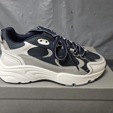 BOXED PAIR OF CLEENS PULSE RUNNER TRAINERS IN MIDNIGHT BLUE - UK 6.5