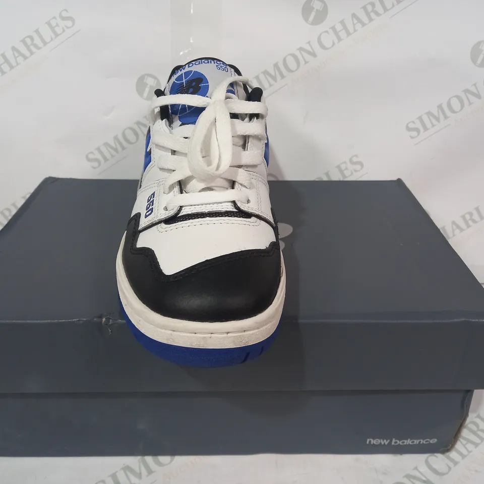 BOXED PAIR OF NEW BALANCE 550 TRAINERS IN WHITE/BLUE UK SIZE 7.5