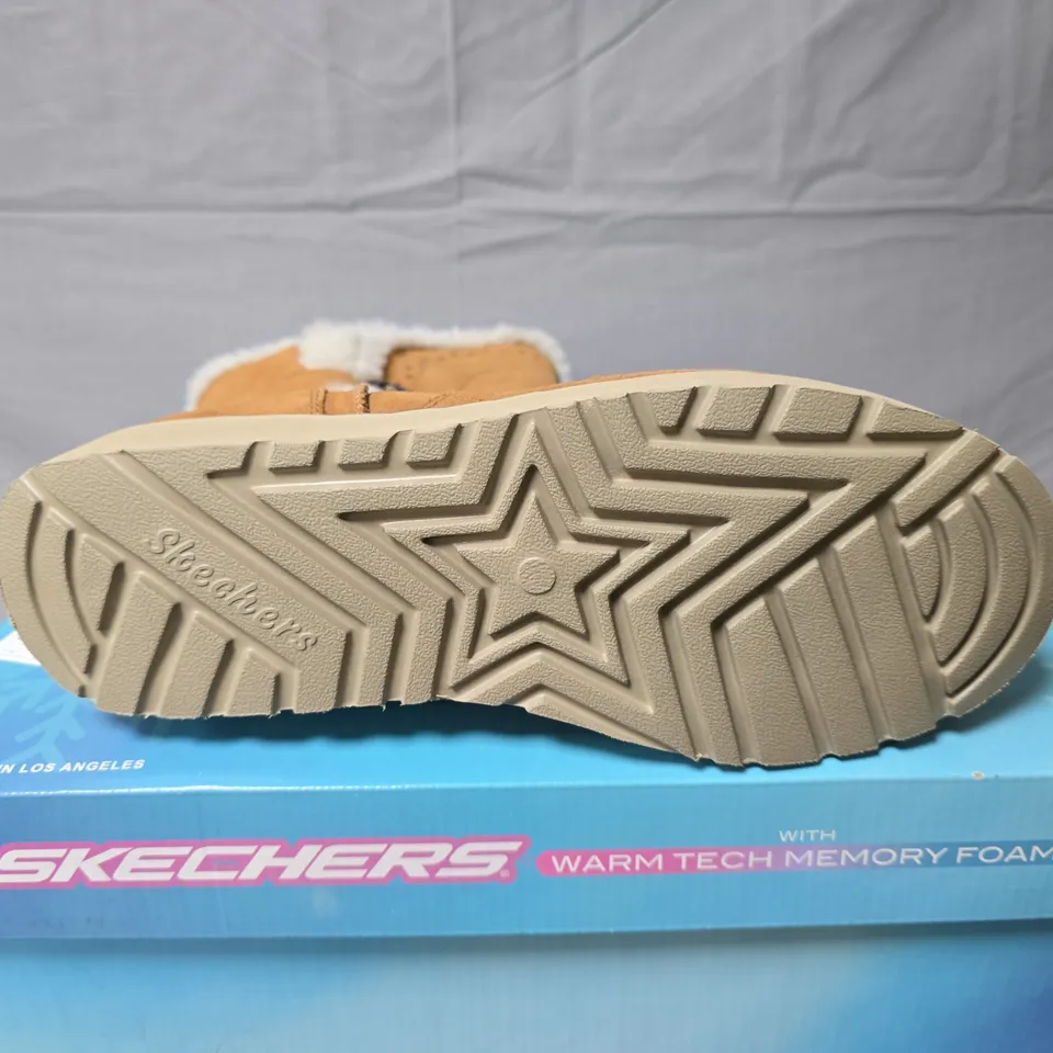SKECHERS WOMEN'S TAN SUEDE BOOT WITH FAUX FUR TRIM (UK 6) – WARM TECH MEMORY FOAM