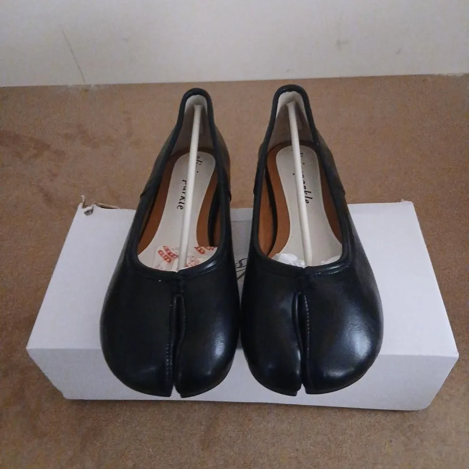 OLIVIA SPARKLE BLACK LEATHER WOMEN'S FLATS - PAIR