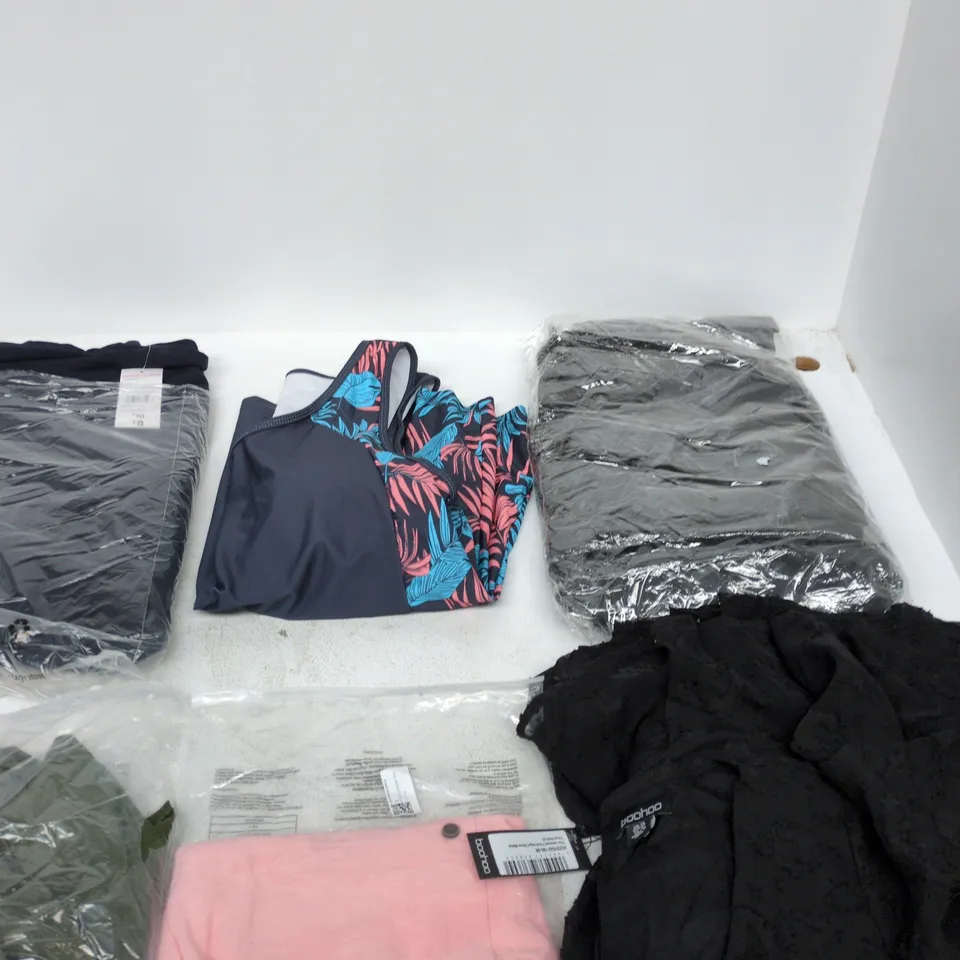 BOX OF APPROXIMATELY 10 ASSORTED CLOTHING ITEMS IN VARIOUS COLOURS, SIZES AND STYLES