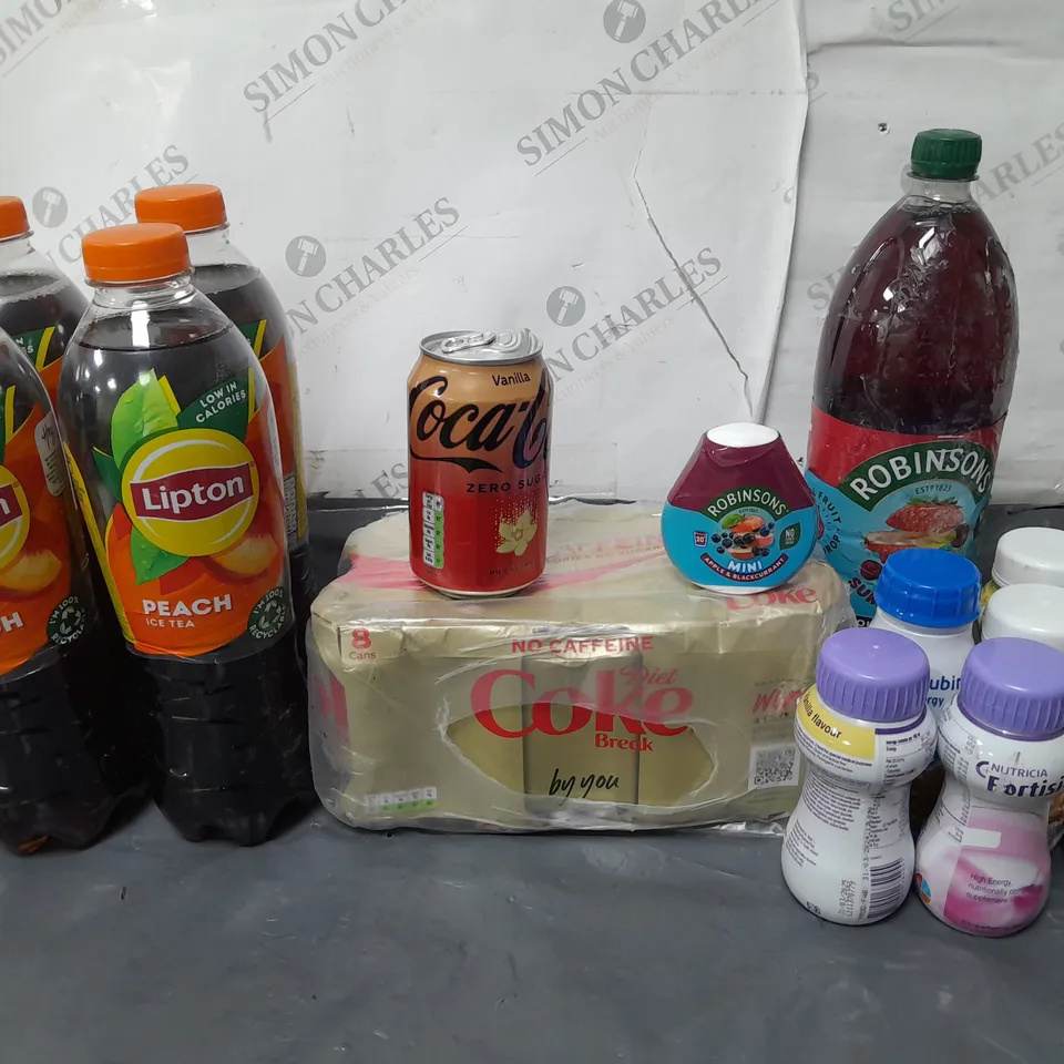 LOT OF 15 ASSORTED DRINKS TO INCLUDE LIPTONS ICE TEA, ROBINSONS JUICE AND NUTRITIONAL SUPPLEMENTS