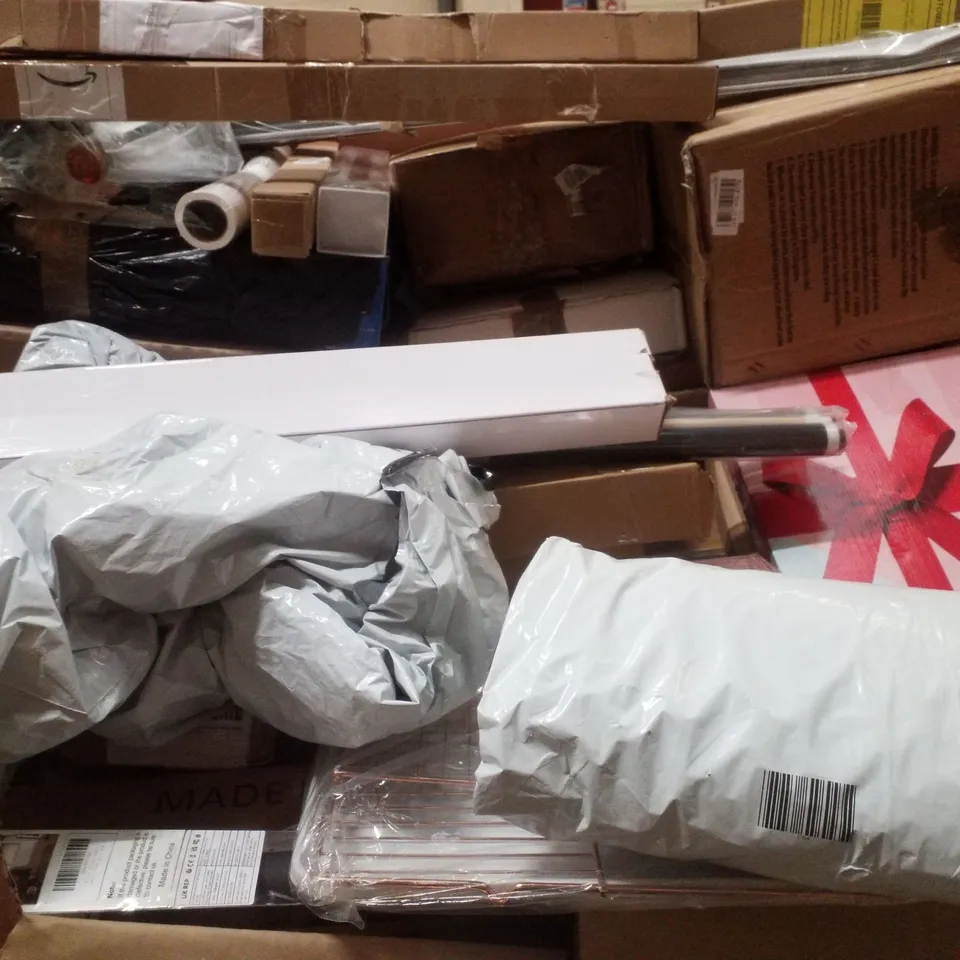 PALLET CONTAINING ASSORTED PRODUCTS INCLUDING ROTARY DRYER, SELF HEALING CUTTING MAT, SPIN MOP & BUCKET SYSTEM, ROLLER BLIND, WOODEN TRIPOD EASEL & POP UP KIDS TENT