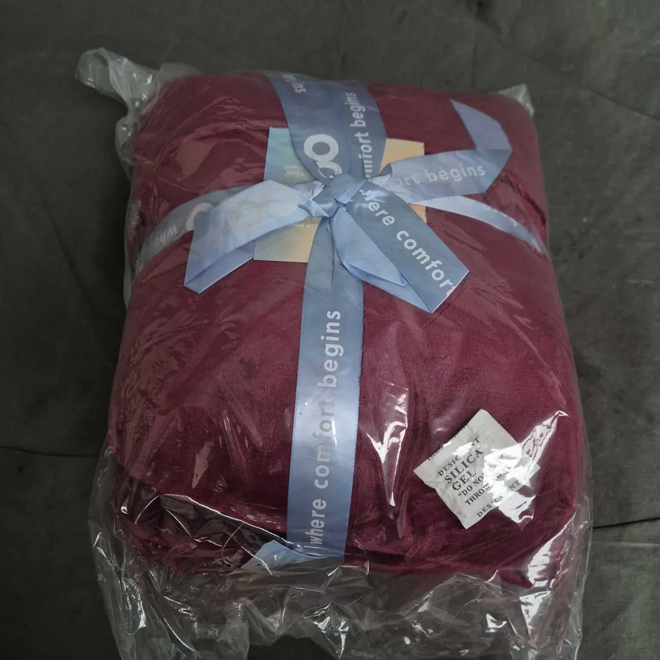 SEALED OODIE OVERSIZED HOODED BLANKET - PLUM