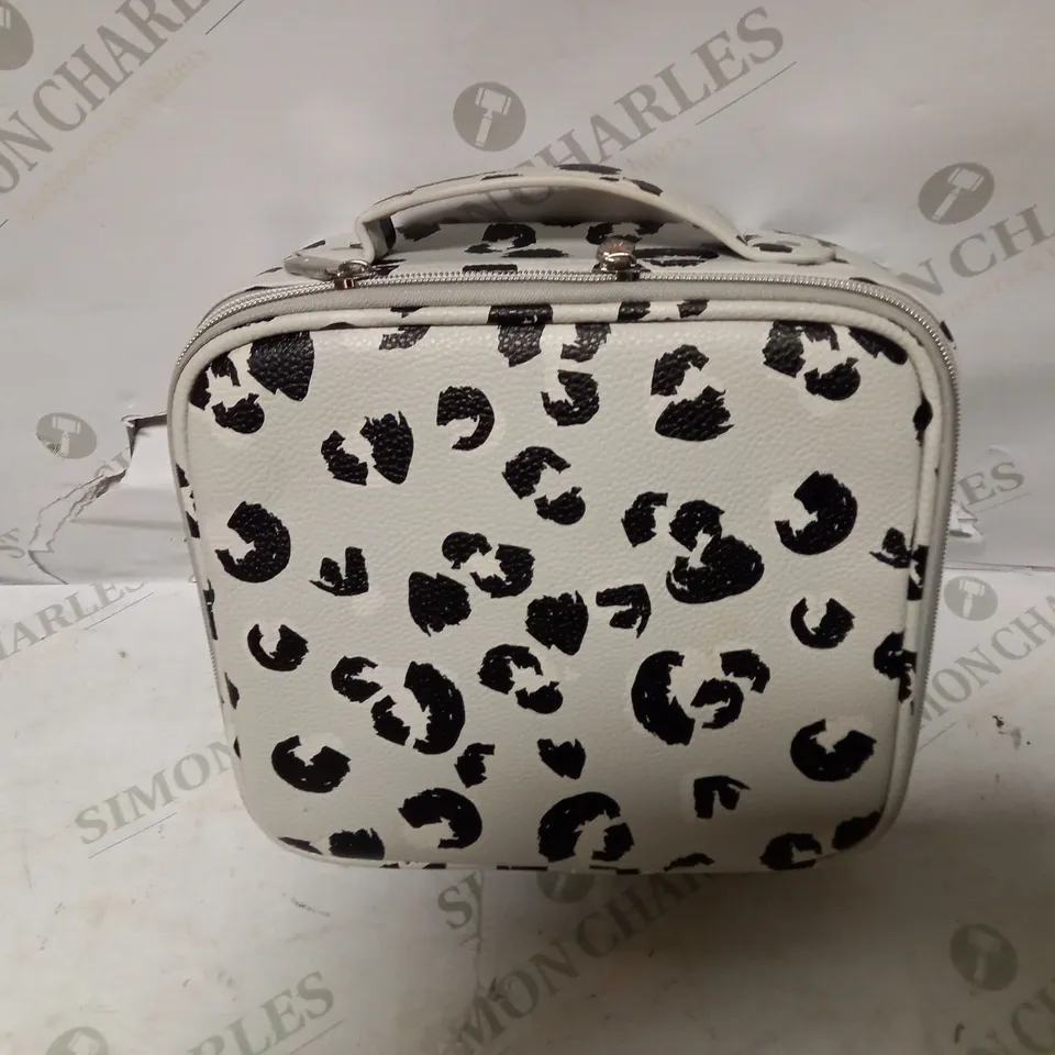 TILI LEOPARD PRINT MAKE-UP ORGANISER MEDIUM VANITY CASE GREY