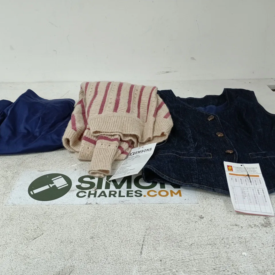 BOX OF APPROXIMATELY 18 ASSORTED CLOTHING ITEMS OF VARIOUS STYLES AND SIZES TO INCLUDE DENIM VEST, STRIPED JUMPER ETC
