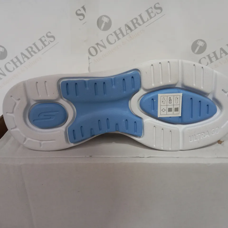 BOXED OCEAN REEF SLIP ON TRAINERS IN BLUE & WHITE - SIZE 4