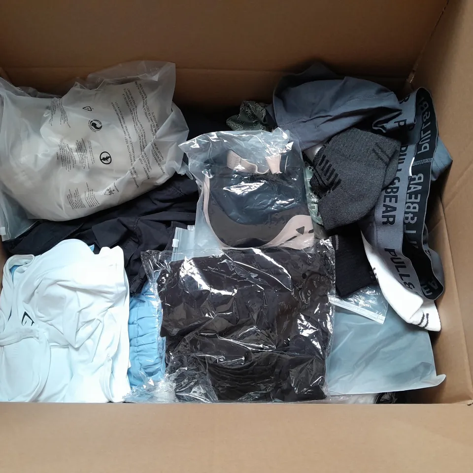 LARGE QUANTITY OF ASSORTED CLOTHING ITEMS TO INCLUDE JOULES, ROMAN AND GYMSHARK