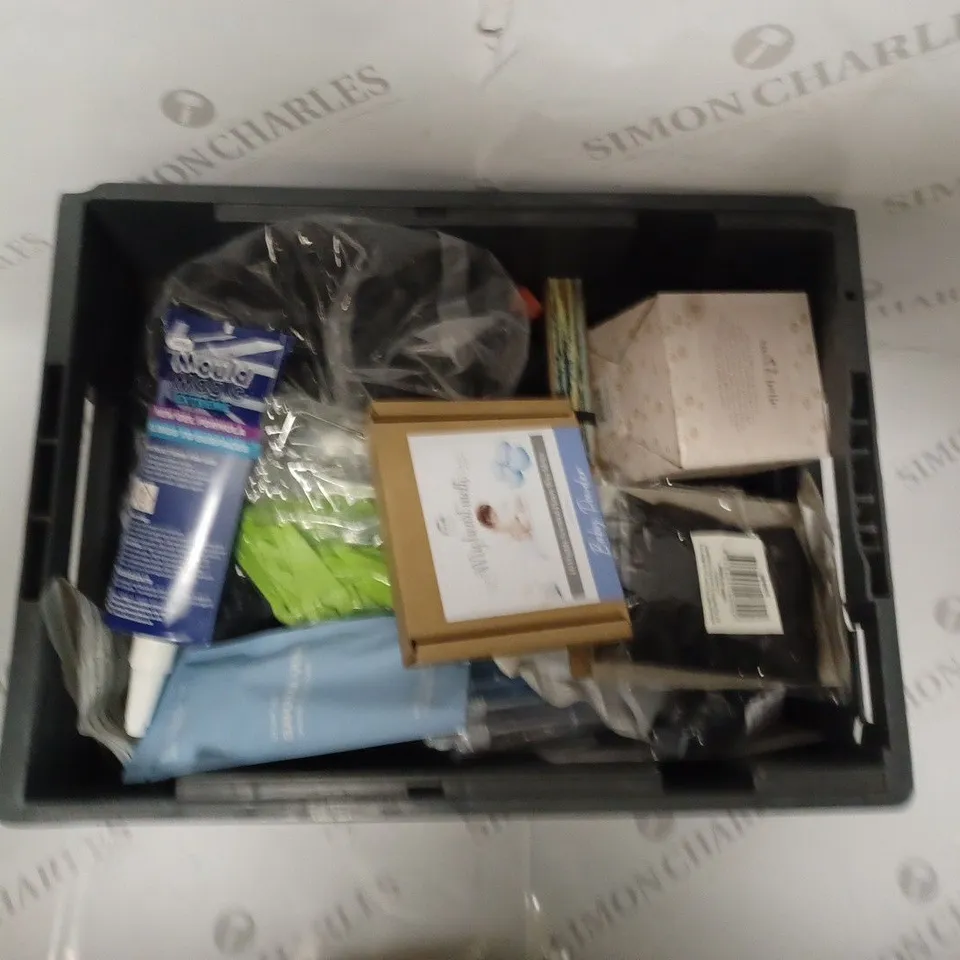APPROXIMATELY 15 HOUSEHOLD ITEMS TO CONTAIN MOULD MAGIC EXTREME GLUE, BROWN HIP FLASK, MY HEART MELTS X 16 SCENTED WAX MELTS ETC 