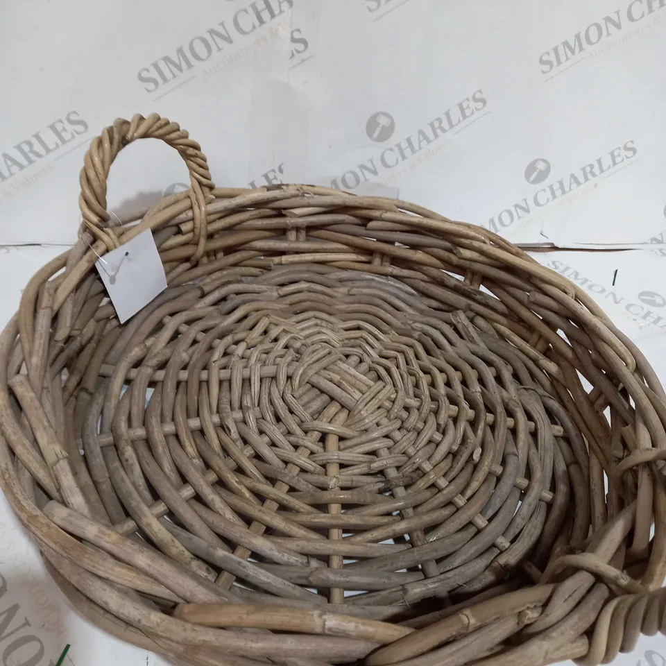 BOX OF ITEMS APPROXIMATELY 20 TO INCLUDE WOODEN BASKET, CRYSTAL PALACE BAG, BOTTLE ETC