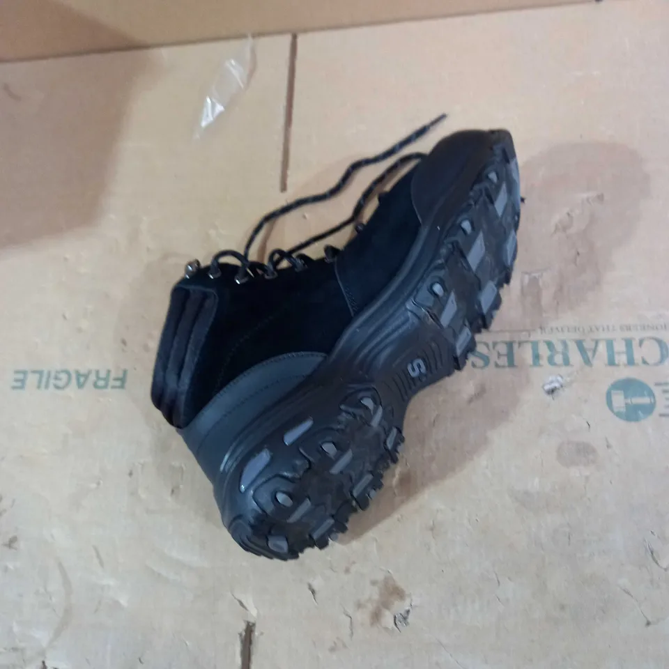SKETCHERS STYLE BLACK DESIGNER BOOT SIZE 8 