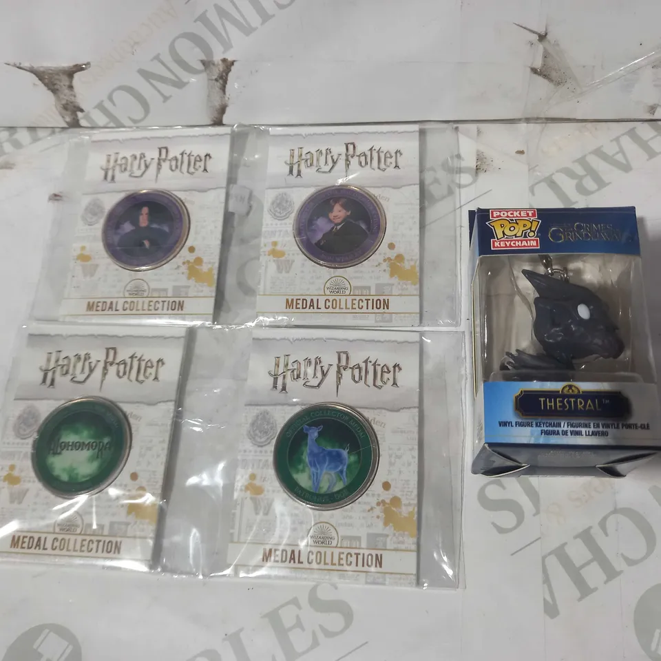 LOT OF ASSORTED HARRY POTTER THEMED ITEMS TO INCLUDE MEDALS, AND POCKET POP KEYCHAIN