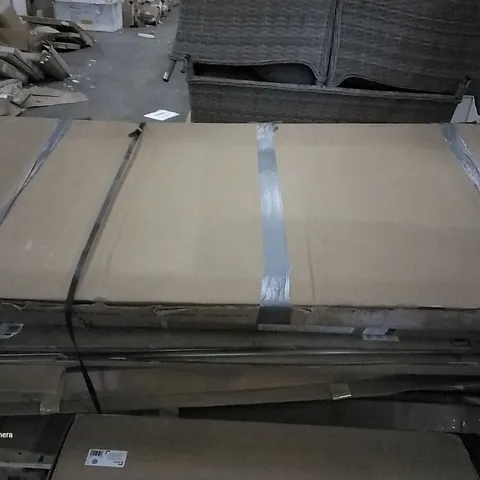 PALLET OF ASSORTED SHOWER PANELS 