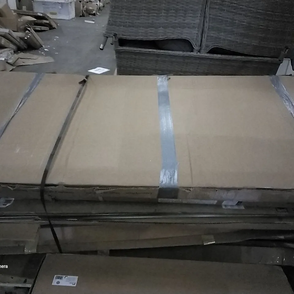 PALLET OF ASSORTED SHOWER PANELS