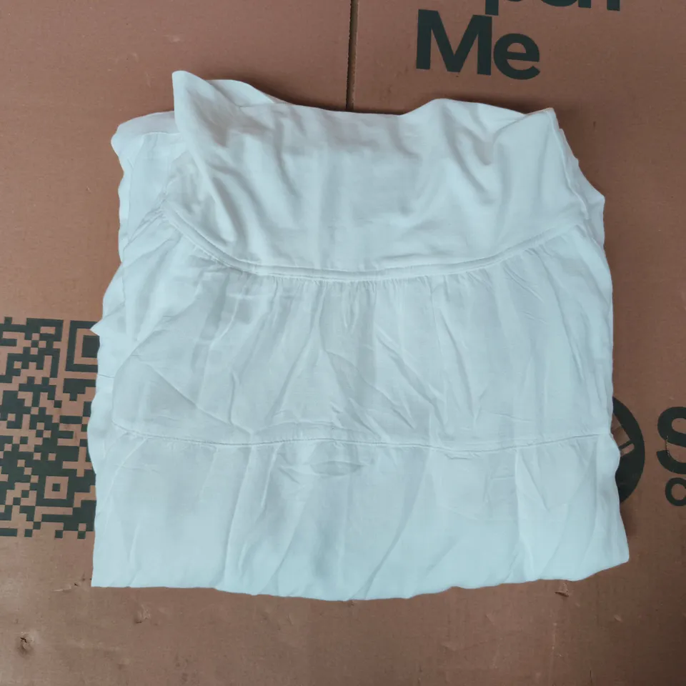 HOLLISTER WOMEN'S SKIRT IN WHITE SIZE XS