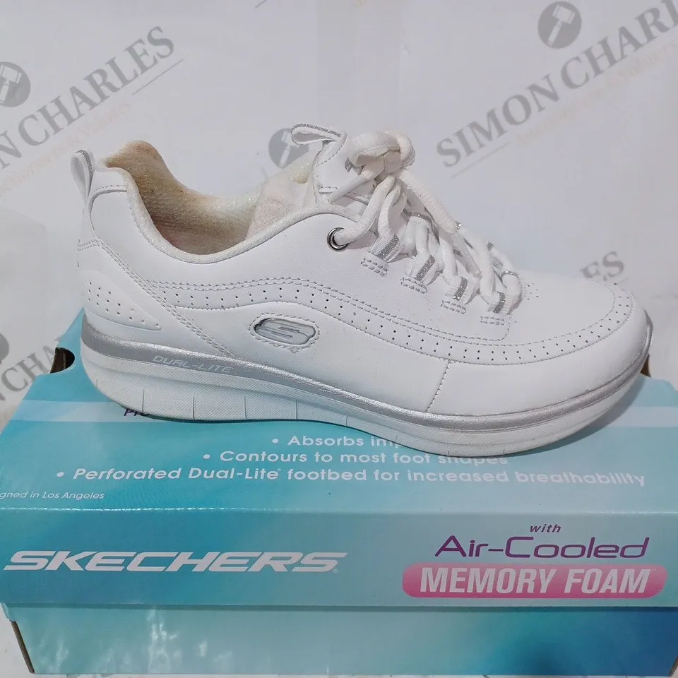 BOXED SKECHERS AIR COOLED TRAINERS SIZE 4