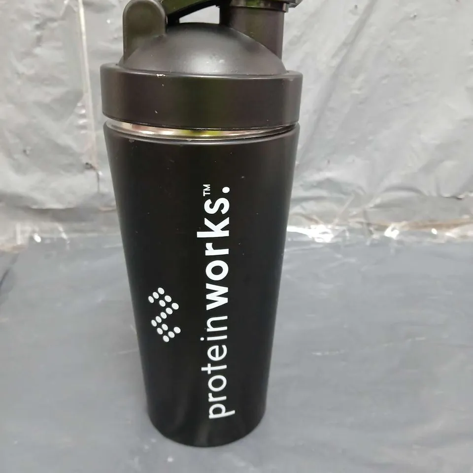 PROTEIN WORKS SHAKER BLACK 739ML