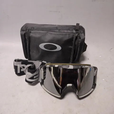 OAKLEY X PALACE SKI GOGGLES IN CAMO