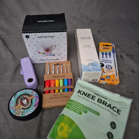 APPROXIMATELY 20 ASSORTED HOUSEHOLD PRODUCTS TO INCLUDE CROCHET HOOKS, KNEE BRACE, BATH FOAM ETC