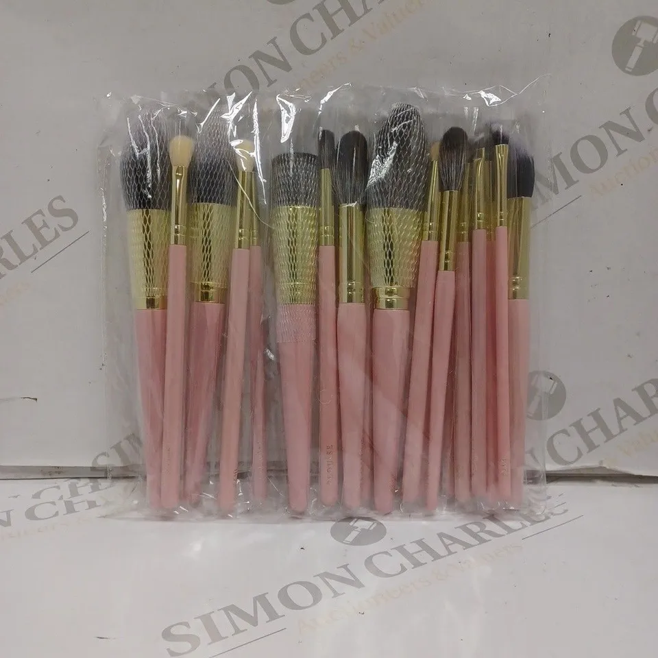 SEALED PLOUISE BRUSH BUNDLE. 